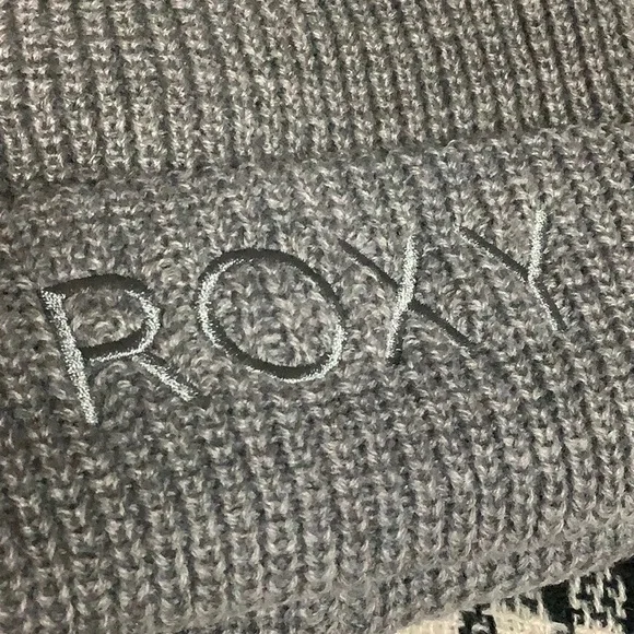 Roxy grey freja embroidered beanie hat - Picture 3 of 5